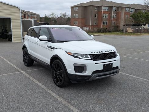 Used 2017 Land Rover Range Rover Evoque SE image 3