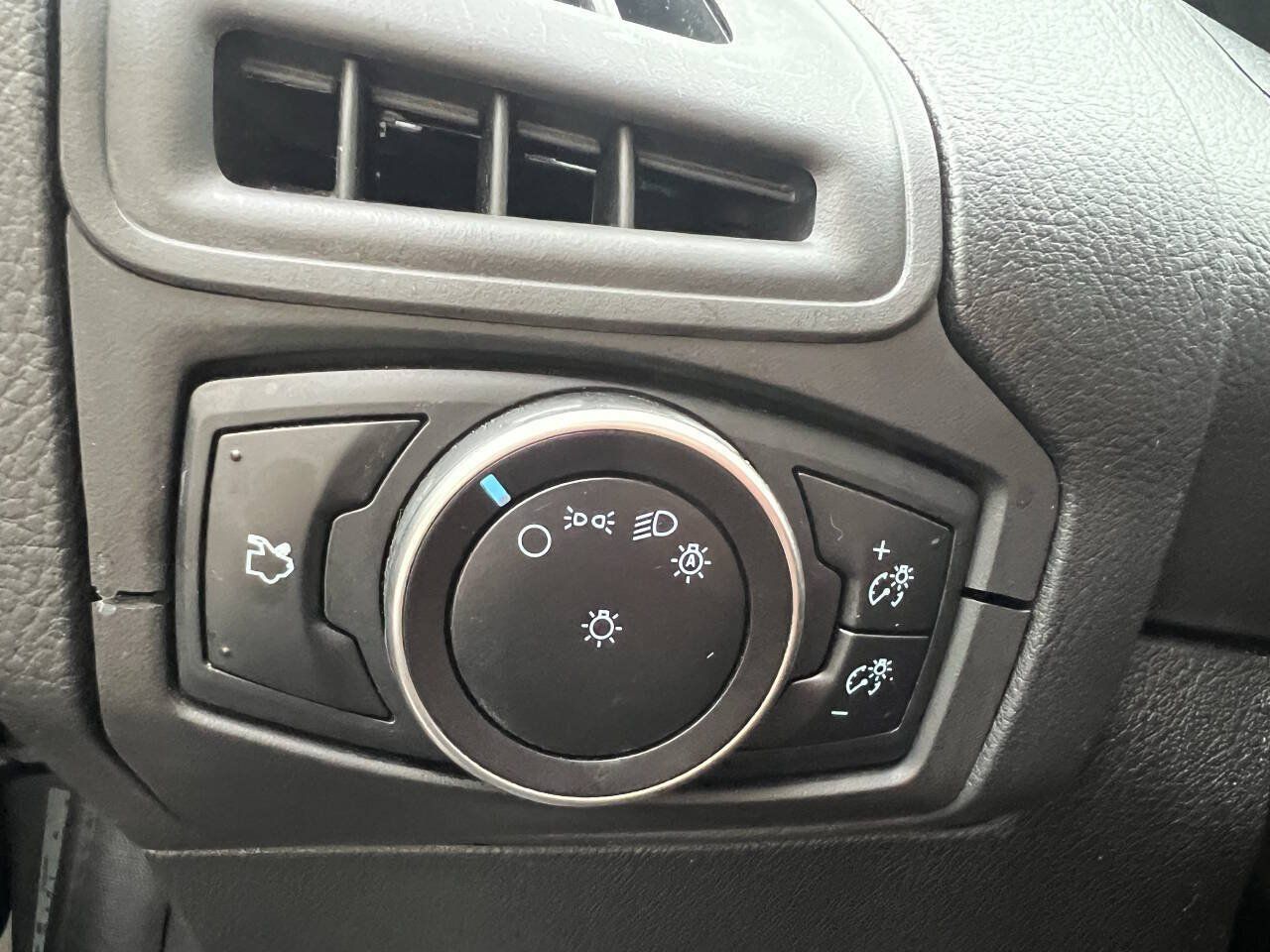 Used 2016 Ford Focus SE FWD image 22