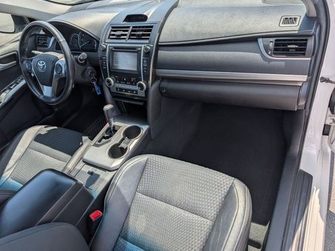 Used 2014 Toyota Camry SE FWD image 32