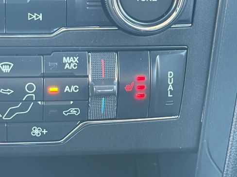 Used 2018 Ford Explorer XLT w/ Equipment Group 202A image 27