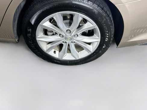 Used 2019 Chevrolet Malibu LT FWD image 11