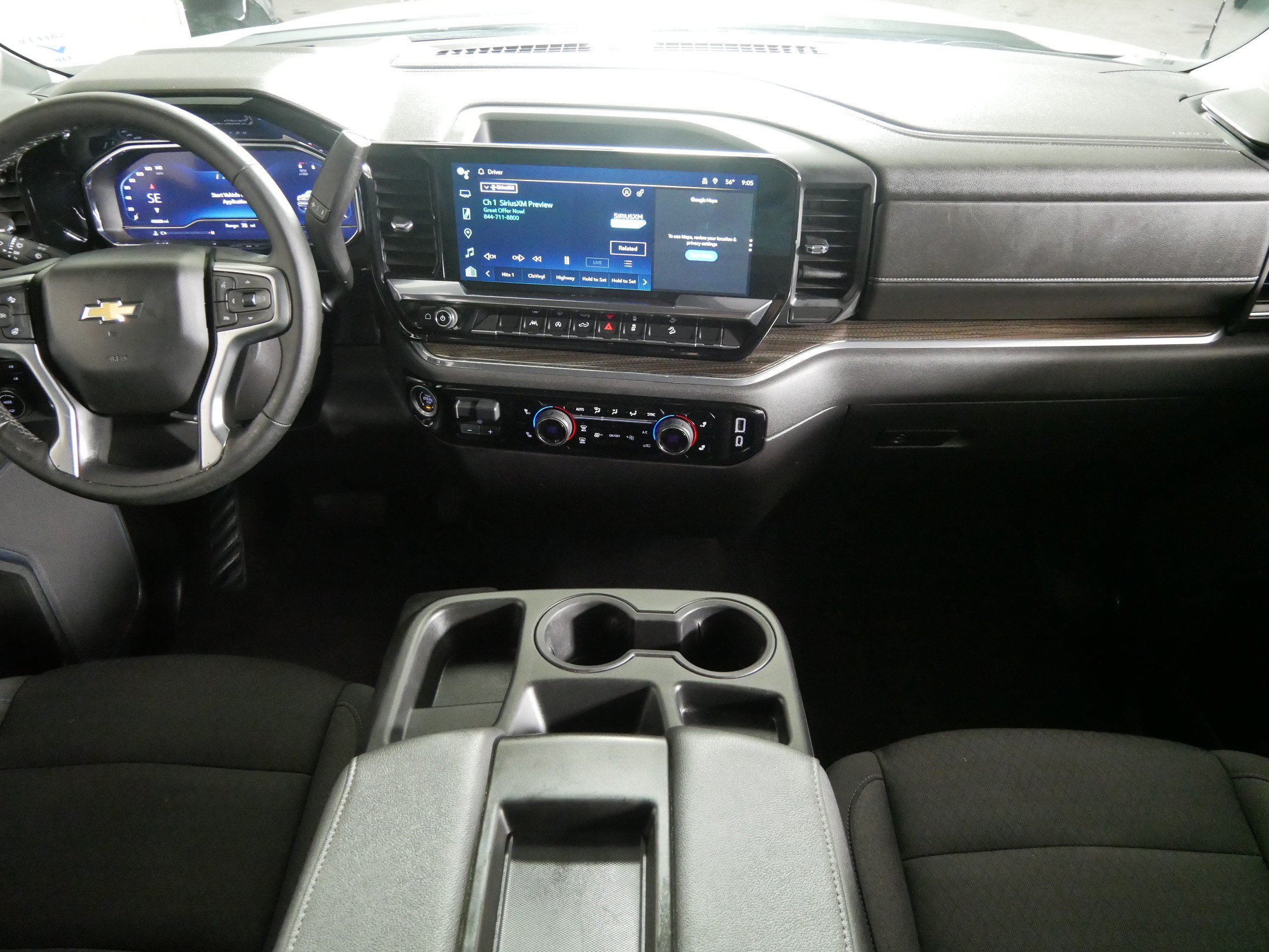Used 2024 Chevrolet Silverado 1500 LT w/ Z71 Off-Road Package AWD/4WD image 10