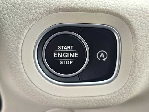 Used 2025 Mercedes-Benz GLE 350 4MATIC image 36