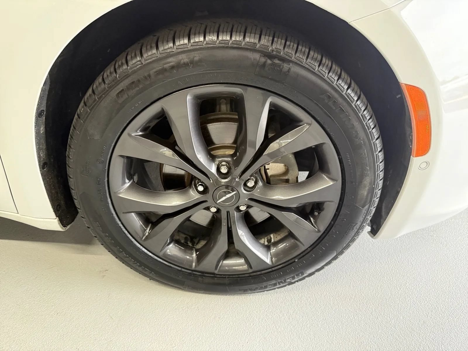 Used 2018 Chrysler Pacifica Touring-L Plus w/ Advanced Safetytec Group FWD image 45