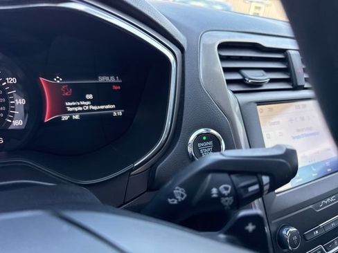 Used 2020 Ford Fusion SE AWD/4WD image 20