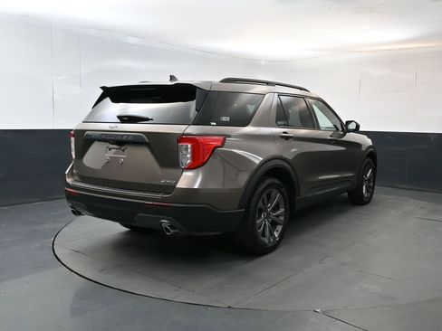 Used 2021 Ford Explorer XLT w/ Equipment Group 202A AWD/4WD image 5