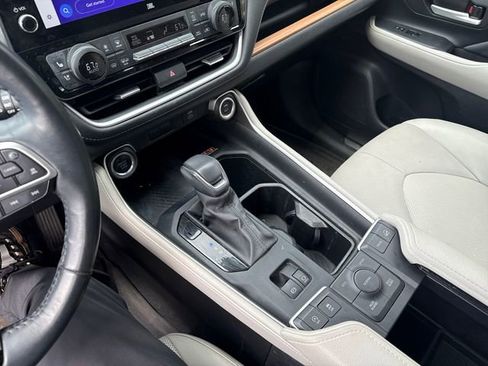 Used 2024 Toyota Grand Highlander Limited image 27