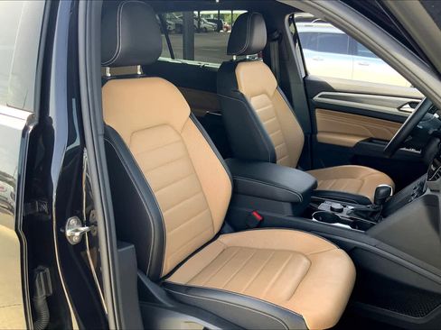 Used 2021 Volkswagen Atlas Cross Sport SEL Premium image 8