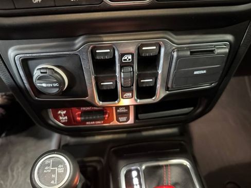 Used 2023 Jeep Gladiator Rubicon w/ LED Lighting Group AWD/4WD image 16