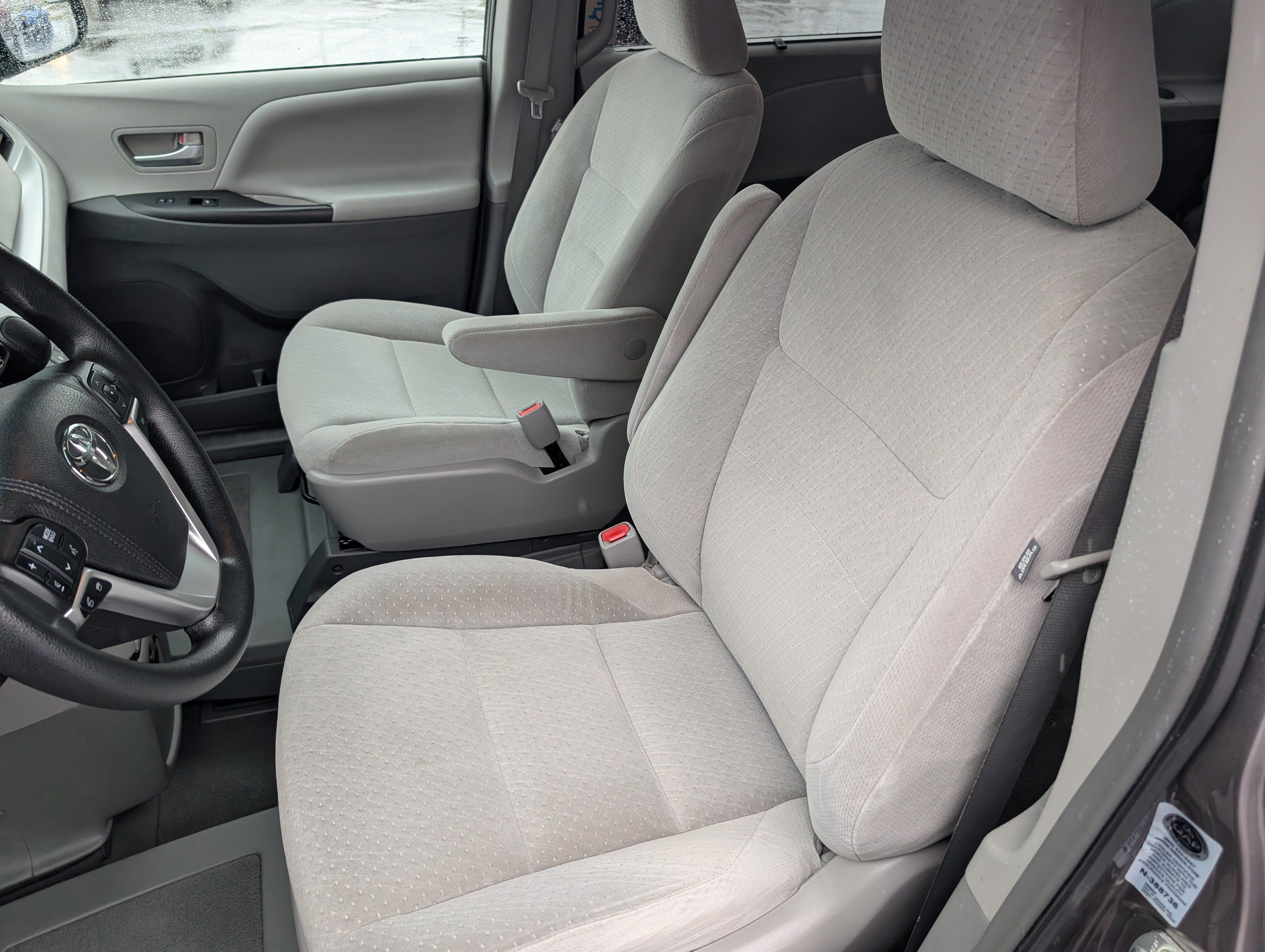 Used 2015 Toyota Sienna LE FWD image 12