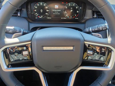 Used 2024 Land Rover Discovery Sport Dynamic SE image 12