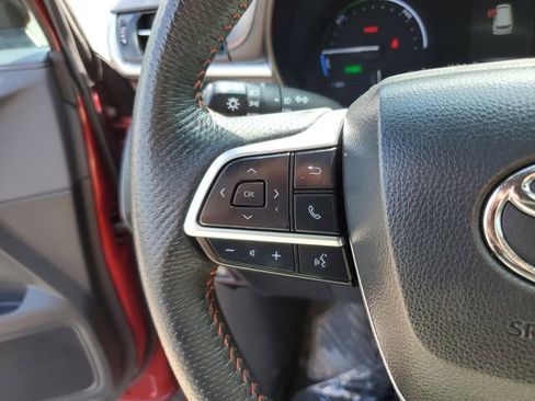 Used 2022 Toyota Sienna XSE image 27