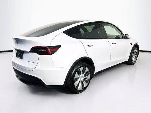 Used 2023 Tesla Model Y Long Range image 9
