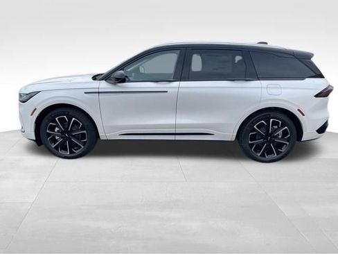 New 2026 Lincoln Nautilus Reserve image 3