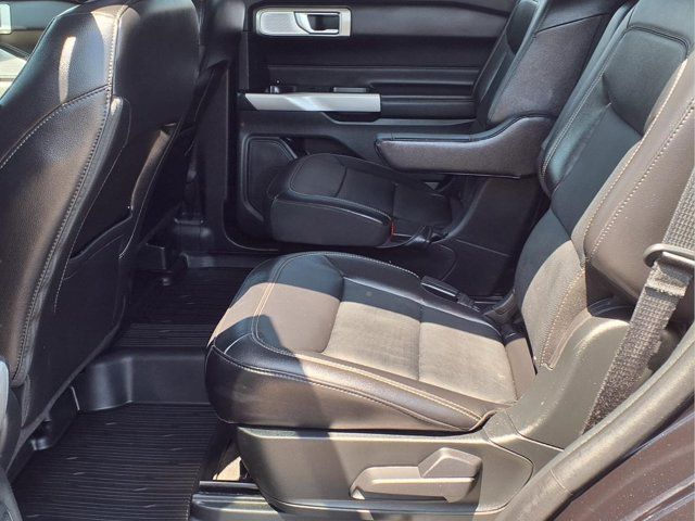Certified 2023 Ford Explorer Limited w/ Limited Technology Package AWD/4WD image 11