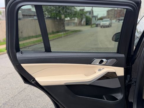 Used 2021 BMW X7 xDrive40i w/ Executive Package AWD/4WD image 23