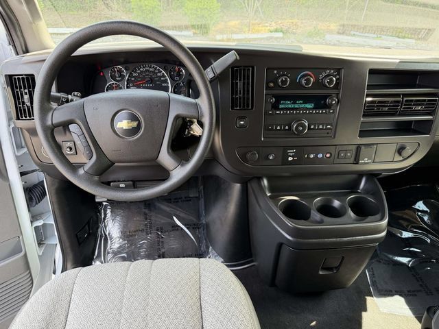 Used 2024 Chevrolet Express 3500 LT w/ LT Preferred Equipment Group RWD image 3