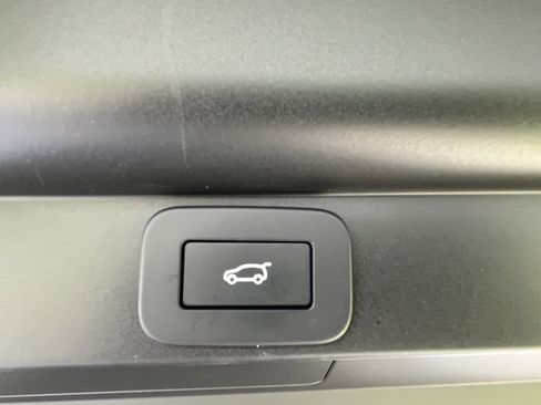 Certified 2025 Land Rover Range Rover SE AWD/4WD image 32