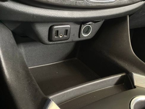 Used 2019 Chevrolet Traverse LT FWD image 20