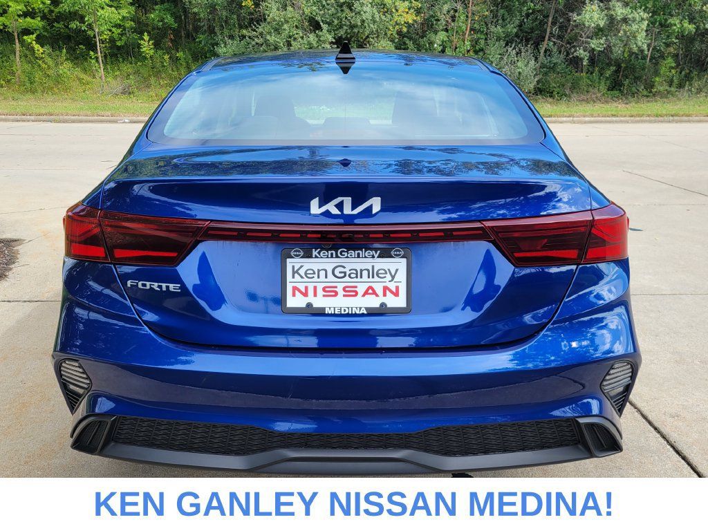 Used 2023 Kia Forte LXS w/ LXS Technology Package FWD image 4
