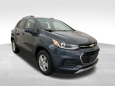 Used 2022 Chevrolet Trax LT w/ LT Convenience Package AWD/4WD image 8