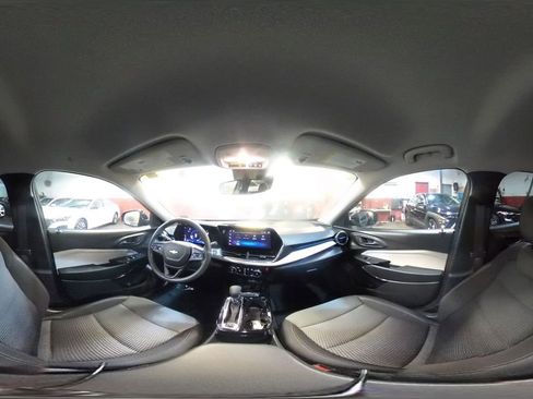 Used 2025 Chevrolet Trax LT image 42