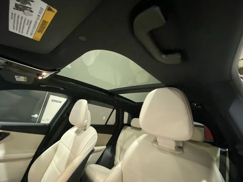 Used 2024 Mercedes-Benz GLC 300 4MATIC image 15