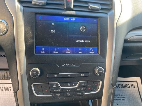 Used 2019 Ford Fusion SE image 23