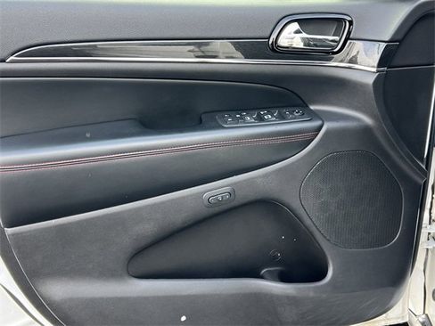 Used 2019 Jeep Grand Cherokee Trailhawk w/ Trailhawk Luxury Group image 18