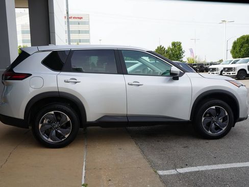 Used 2025 Nissan Rogue SV FWD image 7