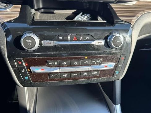 Used 2022 Ford Explorer XLT w/ Equipment Group 202A image 32