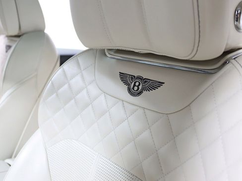 Used 2017 Bentley Bentayga AWD/4WD image 35