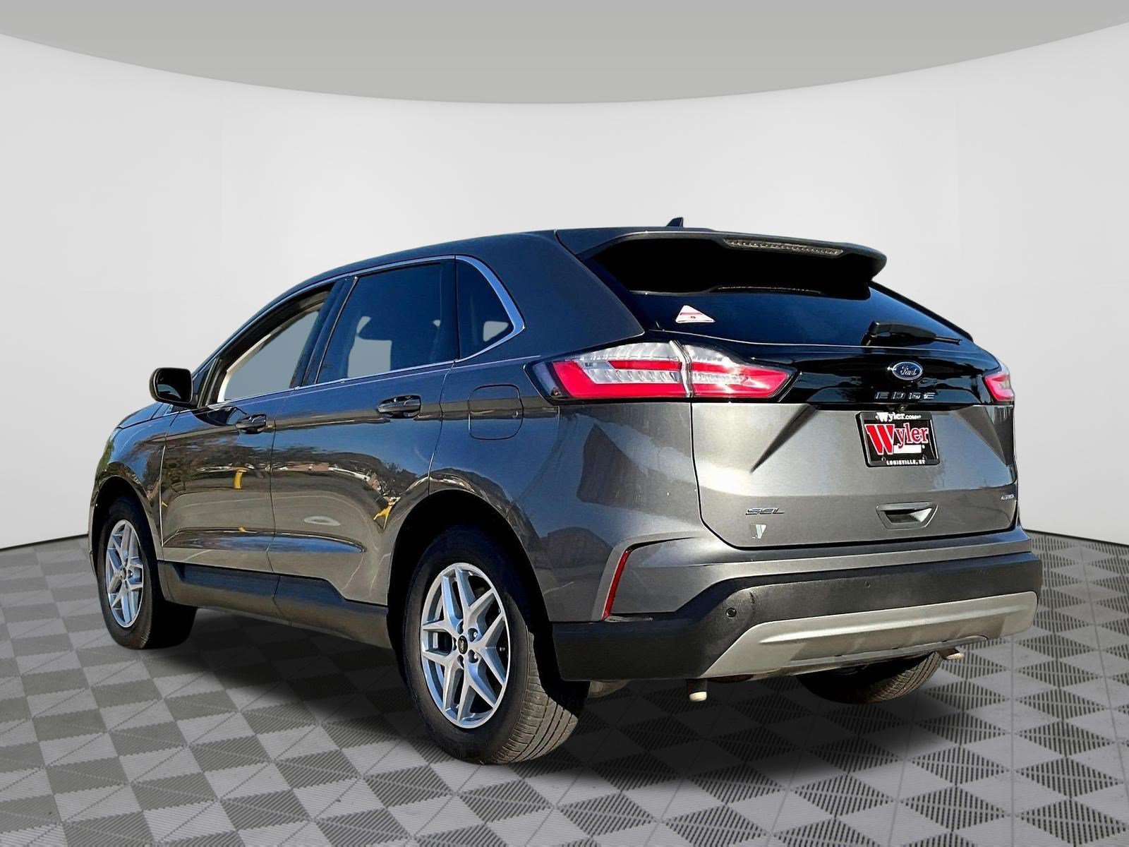 Used 2024 Ford Edge SEL AWD/4WD image 4