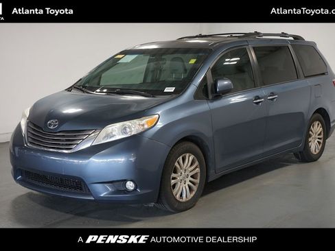 Used 2015 Toyota Sienna XLE image 1