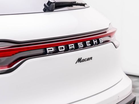 Certified 2026 Porsche Macan AWD/4WD image 36