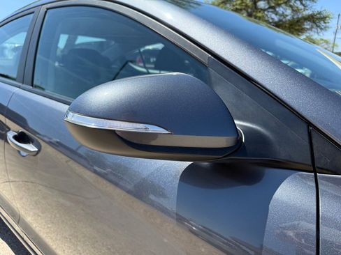 Used 2018 Hyundai Elantra SEL image 9