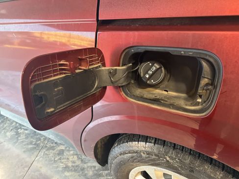 Used 2022 Kia Carnival LX image 9