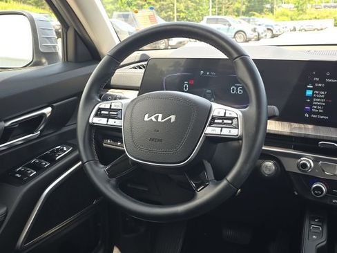 Used 2025 Kia Telluride EX w/ EX Captain's Chair Package FWD image 39