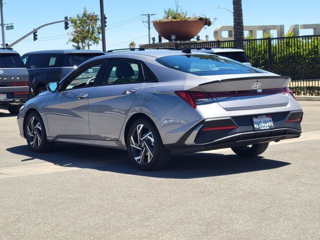 Certified 2025 Hyundai Elantra SEL FWD image 3