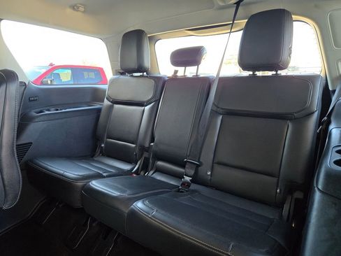 Used 2025 Ford Expedition Platinum image 16