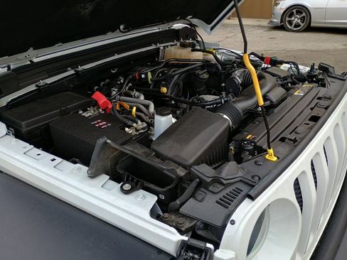 Used 2022 Jeep Wrangler Unlimited Sport image 9