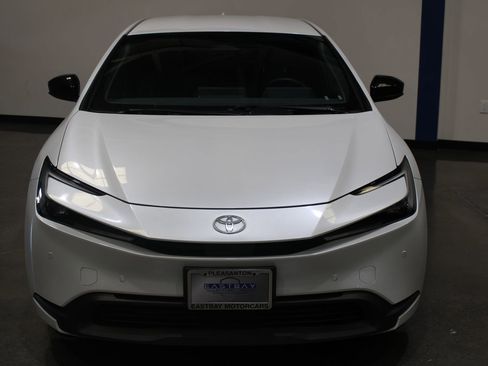 Used 2024 Toyota Prius LE FWD image 6