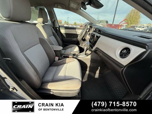 Used 2018 Toyota Corolla LE image 30