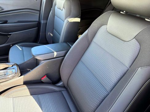 New 2026 Chevrolet Trax LT w/ LT Convenience Package FWD image 11