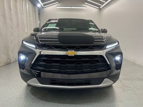 Used 2025 Chevrolet Blazer LT FWD image 3