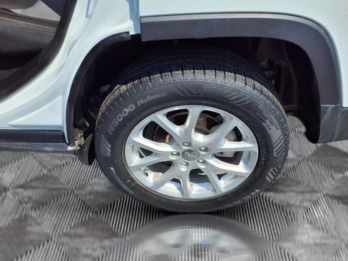 Used 2016 Jeep Cherokee Sport FWD image 25