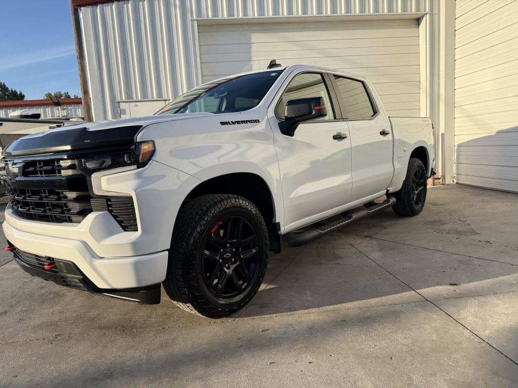 Used 2023 Chevrolet Silverado 1500 RST w/ Redline Edition AWD/4WD image 3