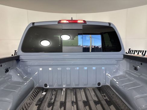 Used 2025 Nissan Frontier PRO-4X image 22