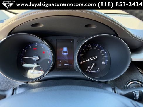Used 2020 Toyota C-HR Limited FWD image 26