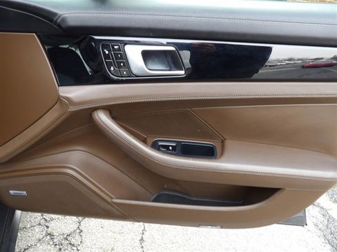 Used 2018 Porsche Panamera image 22